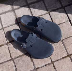 Read more about the article Ultimate Guide to Shoes With Orthotic Support for Healthy Feet